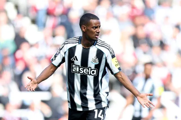 Alexander Isak "nổi loạn" tại St. James' Park 1 Isak 'nổi loạn' không thi đấu ở trận mở màn mùa giải của Newcatsle